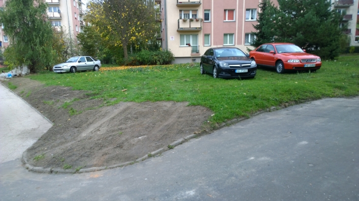 Szlabany uniemożliwiły parkowanie samochodów mieszkańcom