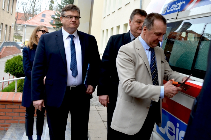 Szpital Miejski otrzymał karetkę pogotowia