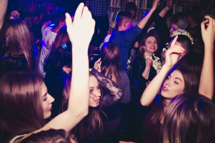 Tak bawiliście się na Fluo Party w „Sąsiadach” - zdjęcia