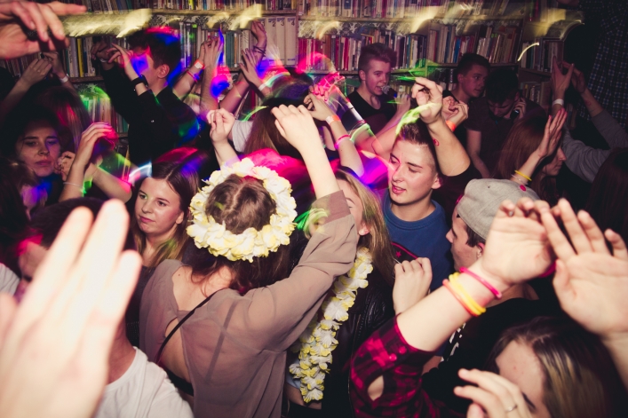 Tak bawiliście się na Fluo Party w „Sąsiadach” - zdjęcia