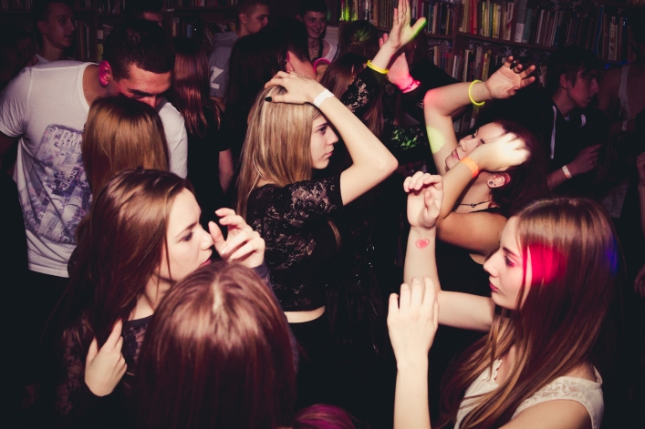 Tak bawiliście się na Fluo Party w „Sąsiadach” - zdjęcia