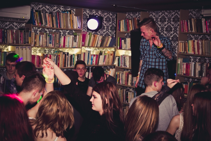 Tak bawiliście się na Fluo Party w „Sąsiadach” - zdjęcia