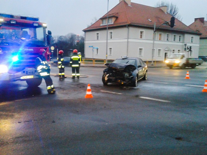 Taksówkarz nie ustąpił pierwszeństwa. Kobieta w szpitalu