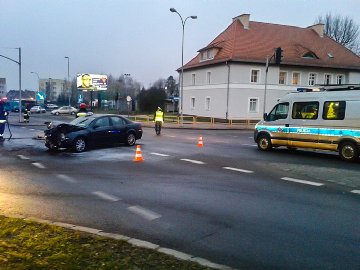 Taksówkarz nie ustąpił pierwszeństwa. Kobieta w szpitalu