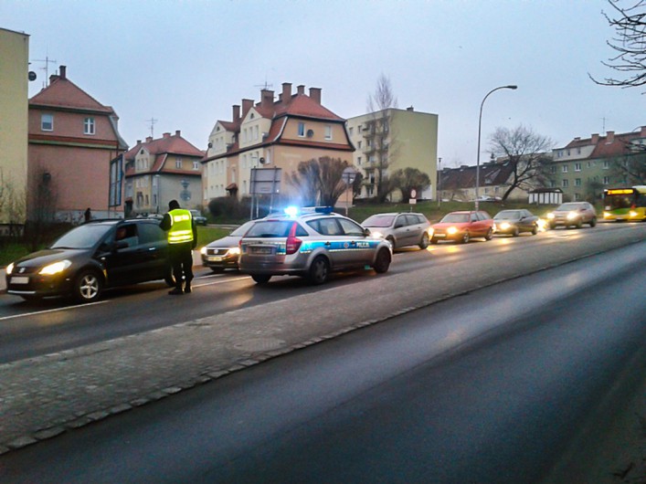 Taksówkarz nie ustąpił pierwszeństwa. Kobieta w szpitalu