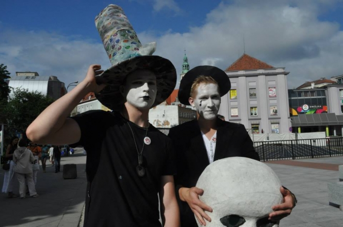 Teatralnym flash mobem zapraszali na Trzydniówkę