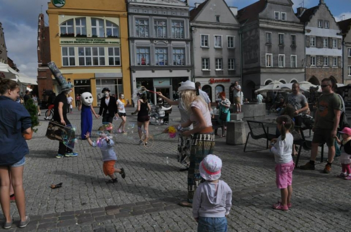 Teatralnym flash mobem zapraszali na Trzydniówkę