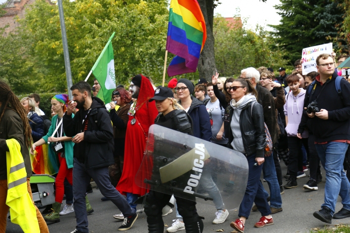 Tęczowy marsz w spokoju przeszedł ulicami Elbląga