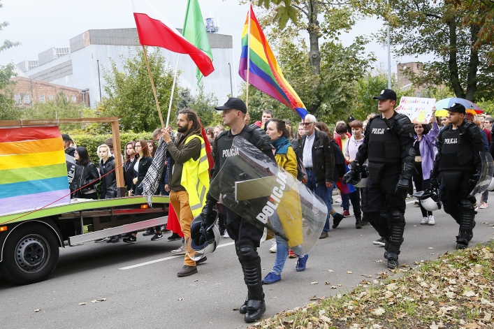 Tęczowy marsz w spokoju przeszedł ulicami Elbląga