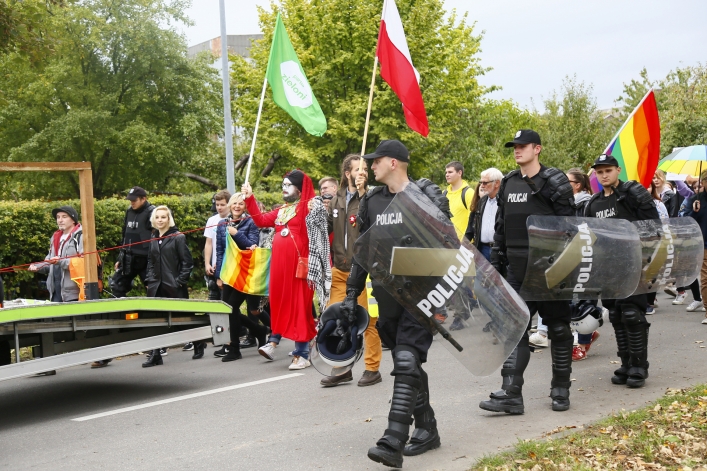 Tęczowy marsz w spokoju przeszedł ulicami Elbląga