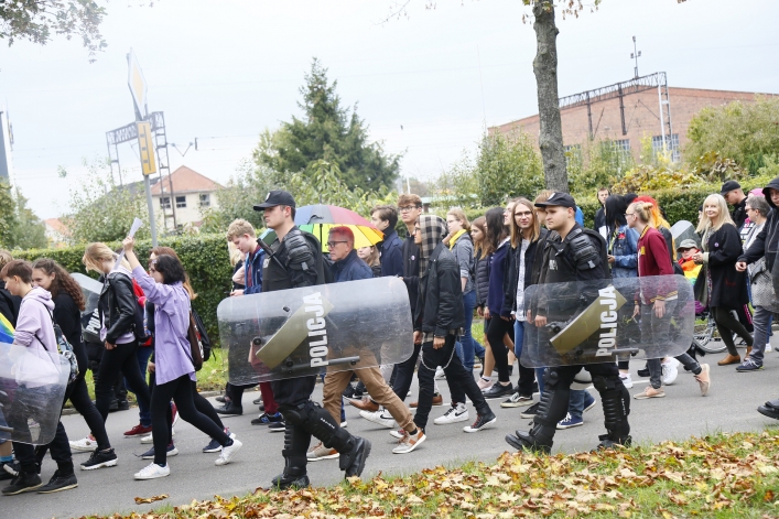 Tęczowy marsz w spokoju przeszedł ulicami Elbląga