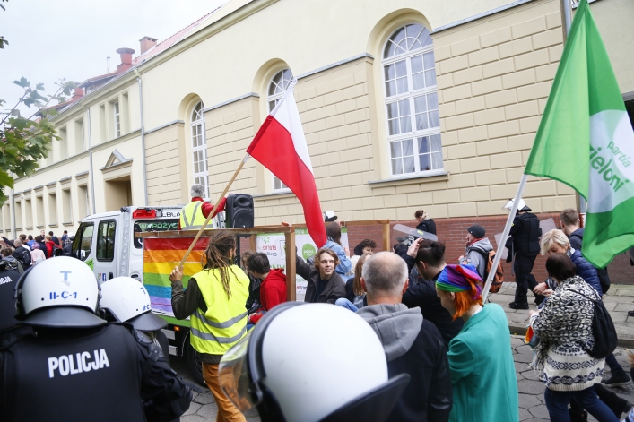 Tęczowy marsz w spokoju przeszedł ulicami Elbląga