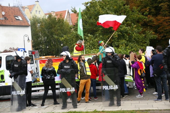 Tęczowy marsz w spokoju przeszedł ulicami Elbląga