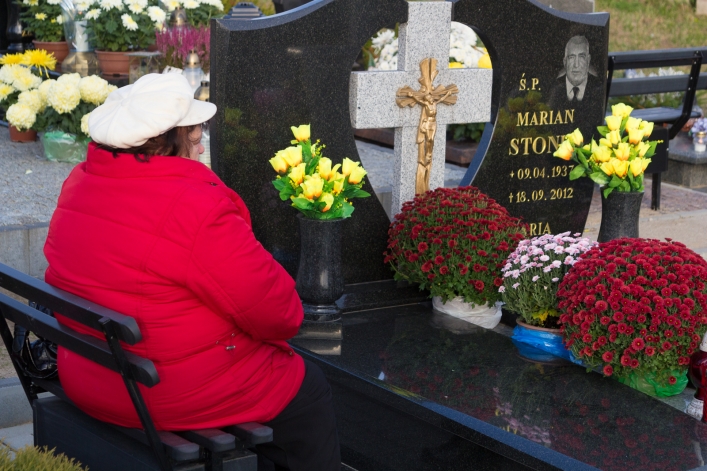 Tłumy na cmentarzach, ale korki minimalne – zobacz zdjęcia z Dębicy
