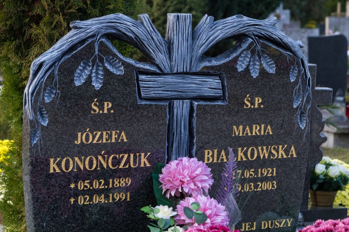 Tłumy na cmentarzach, ale korki minimalne – zobacz zdjęcia z Dębicy