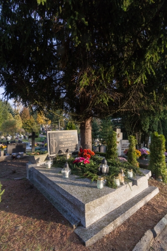 Tłumy na cmentarzach, ale korki minimalne – zobacz zdjęcia z Dębicy