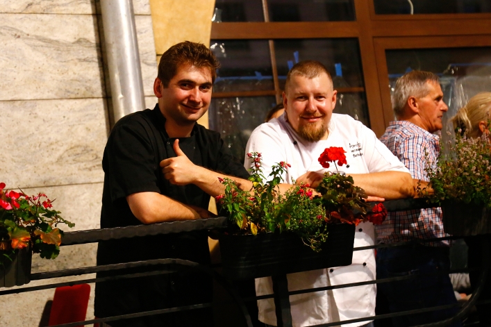 Tłumy na elbląskim Starym Rynku. Zabawa pod gołym niebem we włoskim stylu
