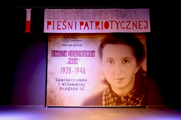 Tłumy w MDK na I Elbląskim Festiwalu Pieśni Patriotycznej (+ zdjęcia)