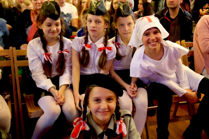 Tłumy w MDK na I Elbląskim Festiwalu Pieśni Patriotycznej (+ zdjęcia)
