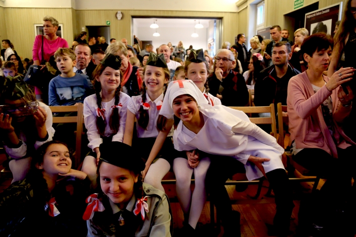 Tłumy w MDK na I Elbląskim Festiwalu Pieśni Patriotycznej (+ zdjęcia)