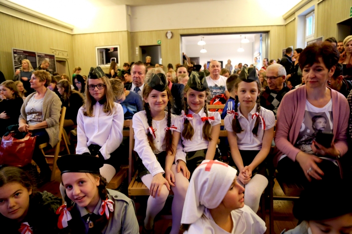 Tłumy w MDK na I Elbląskim Festiwalu Pieśni Patriotycznej (+ zdjęcia)