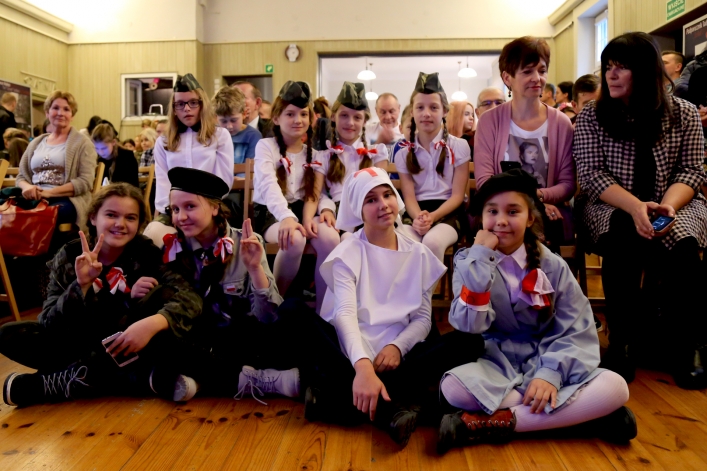 Tłumy w MDK na I Elbląskim Festiwalu Pieśni Patriotycznej (+ zdjęcia)