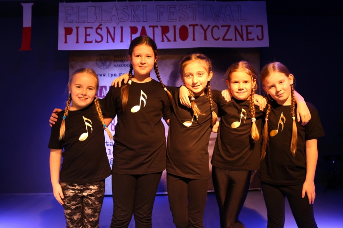 Tłumy w MDK na I Elbląskim Festiwalu Pieśni Patriotycznej (+ zdjęcia)