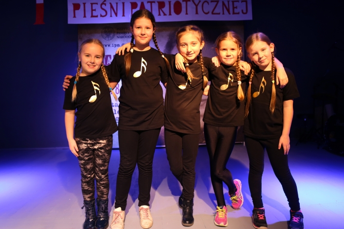 Tłumy w MDK na I Elbląskim Festiwalu Pieśni Patriotycznej (+ zdjęcia)