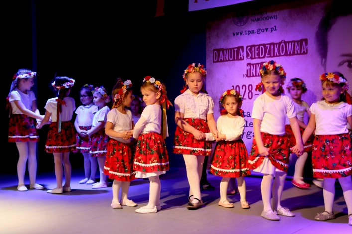 Tłumy w MDK na I Elbląskim Festiwalu Pieśni Patriotycznej (+ zdjęcia)