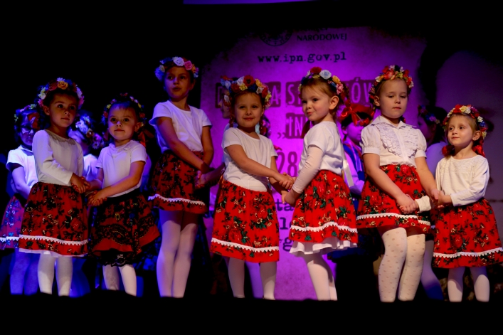 Tłumy w MDK na I Elbląskim Festiwalu Pieśni Patriotycznej (+ zdjęcia)