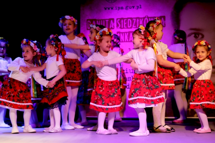 Tłumy w MDK na I Elbląskim Festiwalu Pieśni Patriotycznej (+ zdjęcia)