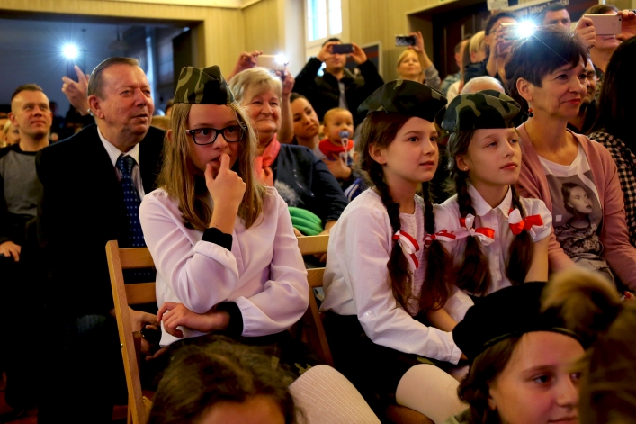 Tłumy w MDK na I Elbląskim Festiwalu Pieśni Patriotycznej (+ zdjęcia)