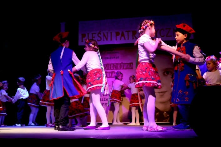 Tłumy w MDK na I Elbląskim Festiwalu Pieśni Patriotycznej (+ zdjęcia)