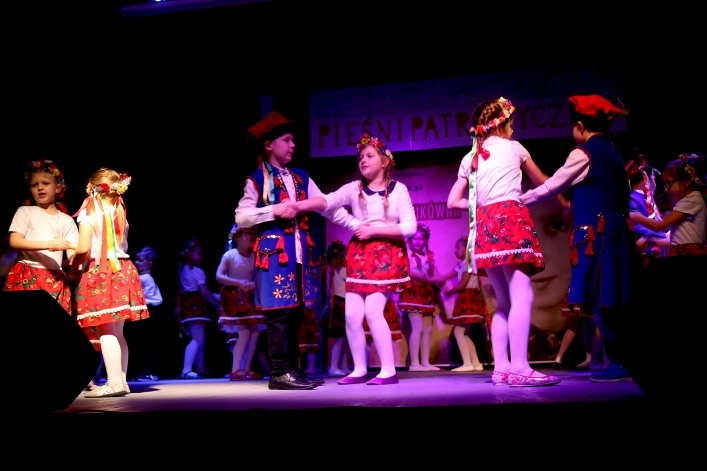 Tłumy w MDK na I Elbląskim Festiwalu Pieśni Patriotycznej (+ zdjęcia)
