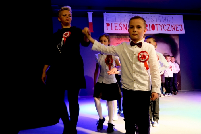 Tłumy w MDK na I Elbląskim Festiwalu Pieśni Patriotycznej (+ zdjęcia)