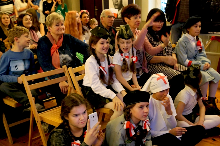 Tłumy w MDK na I Elbląskim Festiwalu Pieśni Patriotycznej (+ zdjęcia)