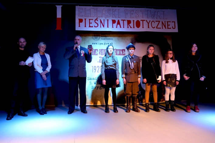 Tłumy w MDK na I Elbląskim Festiwalu Pieśni Patriotycznej (+ zdjęcia)