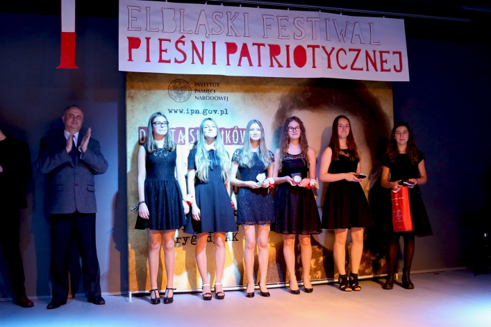 Tłumy w MDK na I Elbląskim Festiwalu Pieśni Patriotycznej (+ zdjęcia)