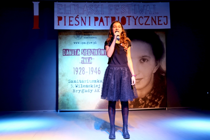 Tłumy w MDK na I Elbląskim Festiwalu Pieśni Patriotycznej (+ zdjęcia)