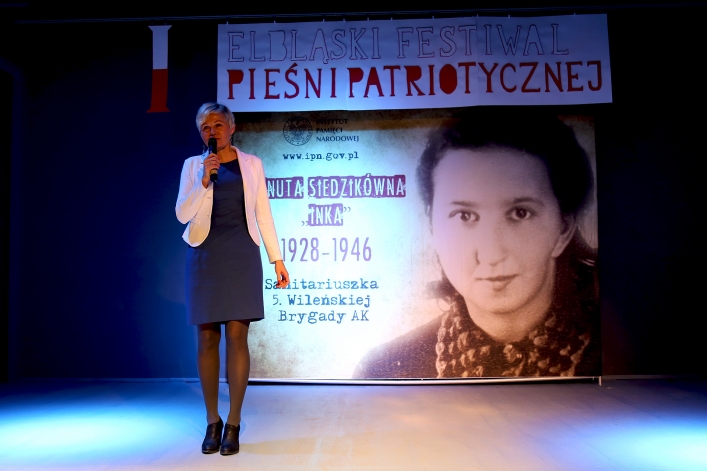 Tłumy w MDK na I Elbląskim Festiwalu Pieśni Patriotycznej (+ zdjęcia)