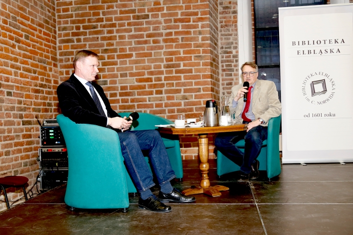 Tomasz Stężała opowiadał o "Wojnie bogów" w Bibliotece Elbląskiej