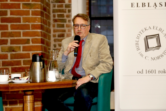 Tomasz Stężała opowiadał o "Wojnie bogów" w Bibliotece Elbląskiej