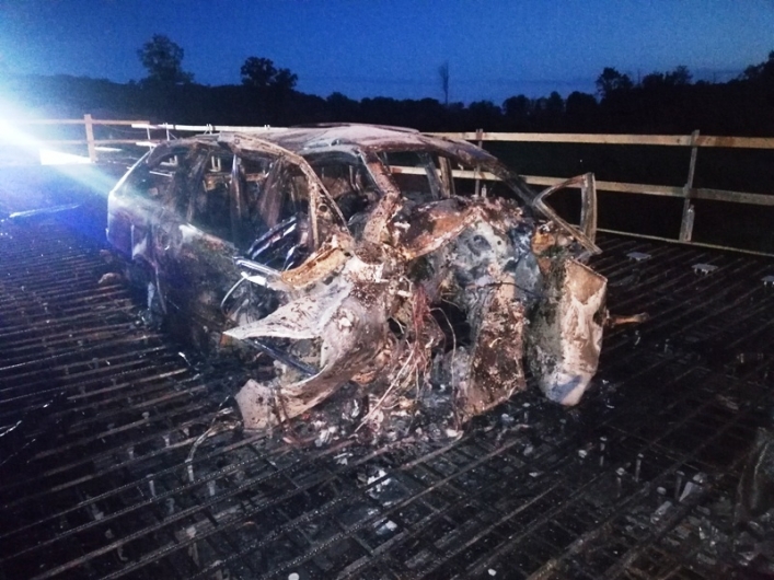 Tragedia w płonącym samochodzie. Jedna osoba nie żyje