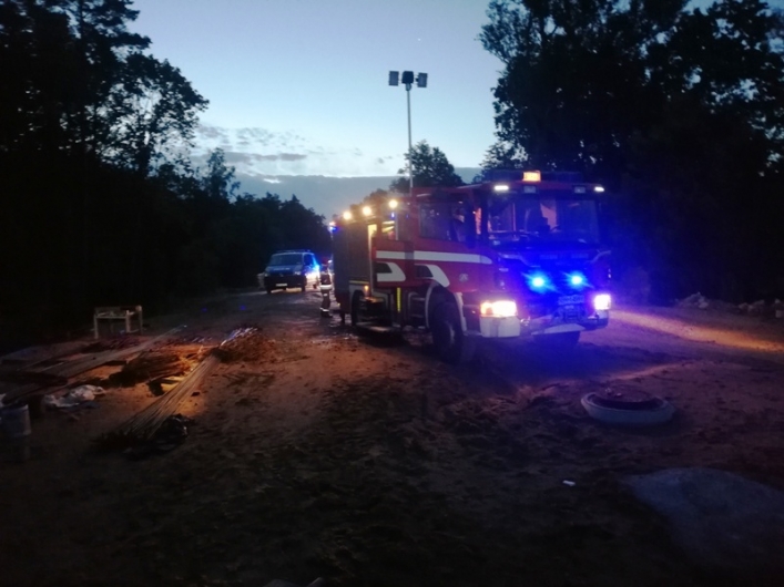 Tragedia w płonącym samochodzie. Jedna osoba nie żyje