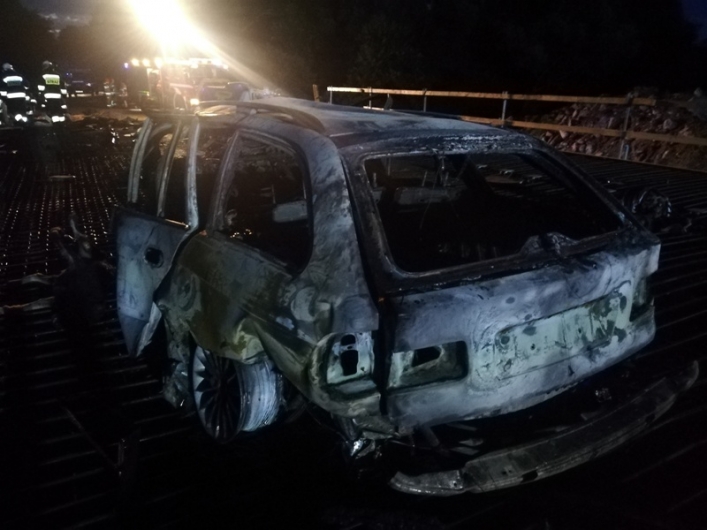 Tragedia w płonącym samochodzie. Jedna osoba nie żyje
