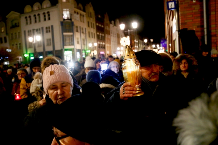 Tragiczne wydarzenie w Gdańsku. Elblążanie zgromadzili się na wiecu przeciwko nienawiści i przemocy