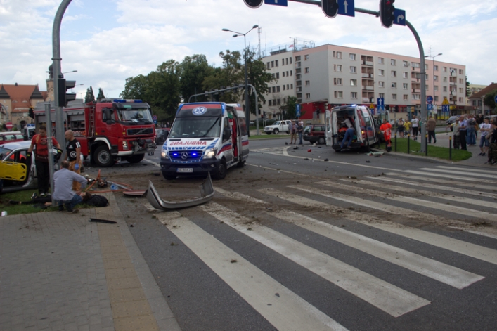 Tragiczny wypadek na Armii Krajowej. Jedna osoba nie żyje, sześć trafiło do szpitala