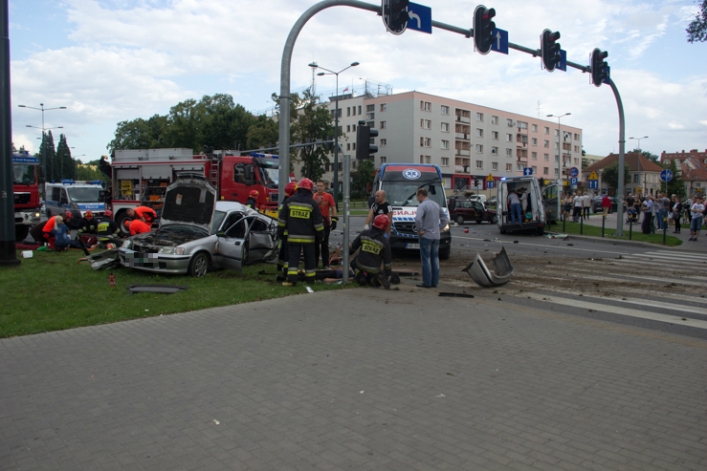 Tragiczny wypadek na Armii Krajowej. Jedna osoba nie żyje, sześć trafiło do szpitala
