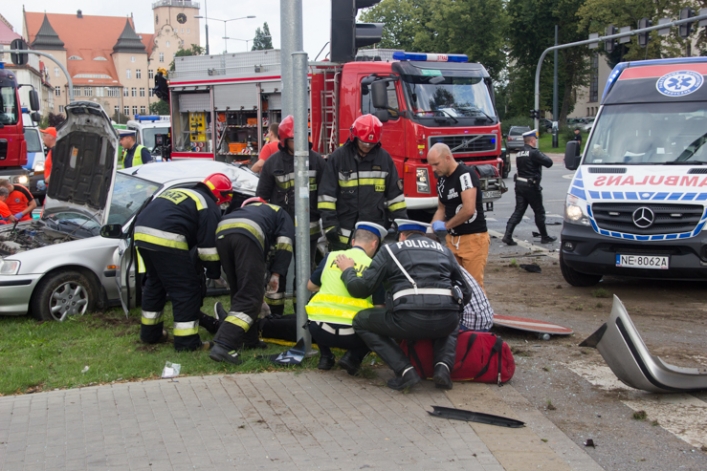 Tragiczny wypadek na Armii Krajowej. Jedna osoba nie żyje, sześć trafiło do szpitala