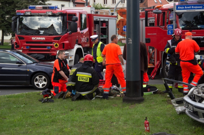 Tragiczny wypadek na Armii Krajowej. Jedna osoba nie żyje, sześć trafiło do szpitala